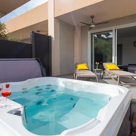 4 Bedroom In *