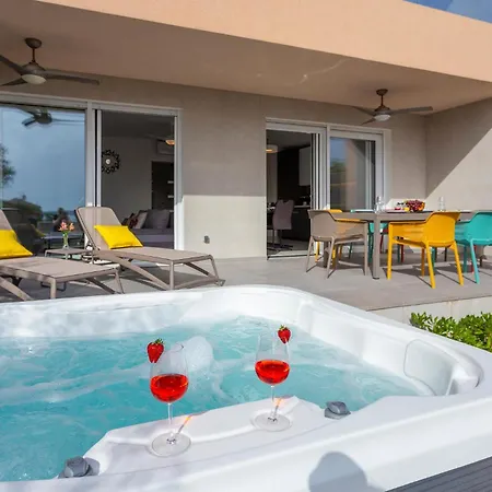 4 Bedroom In *