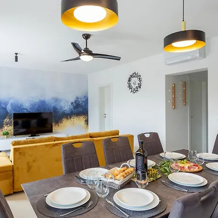 4 Bedroom In Holiday home